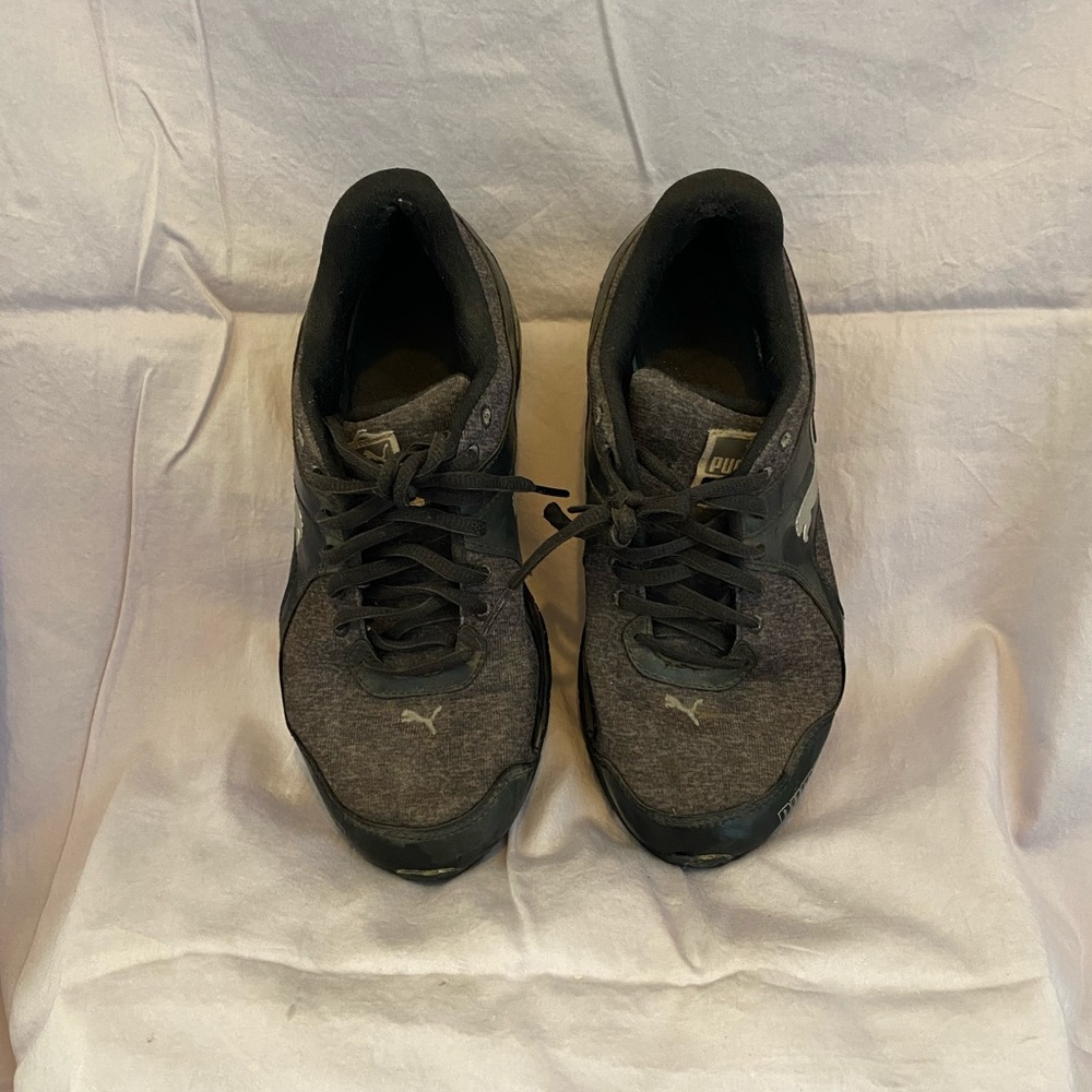 Sturdy tennis shoes